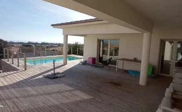 Maison 5 pièces 205 m²