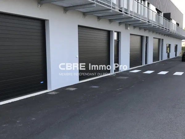 Local industriel 102 m²