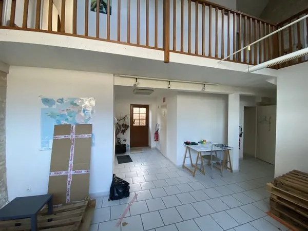 Local commercial et professionnel de 159m2 en location à Pla