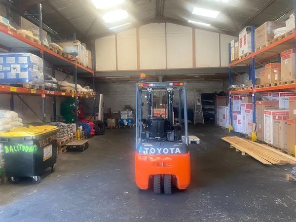 Local commercial 685 m²