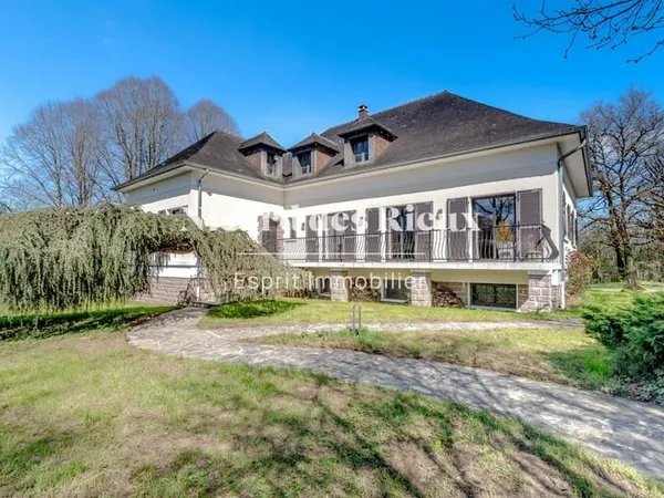 FEYTIAT - Maison 260 m² - 5 chambres - terrain de 3 700 m²