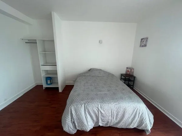 Appartement 4 pièces 13 m²
