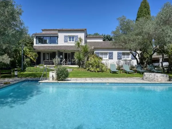 Maison charmante proche Nimes sur 1785 m2 de terrain privatif