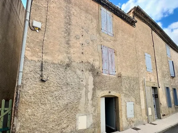 Maison de village 75 m² habitables à rénover en Exclusivité