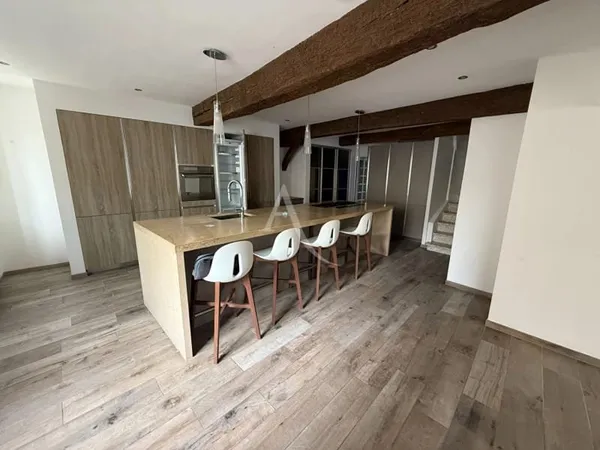 Maison 6 pièces 214 m²