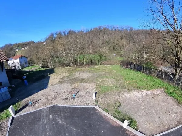Terrain 329m2 - Nivolas Vermelle