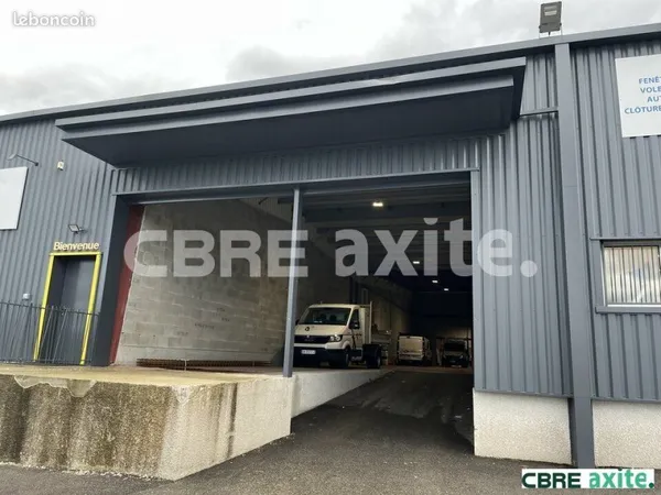LOCAL D'ACTIVITE 218 m² BOURGOIN JALLIEU