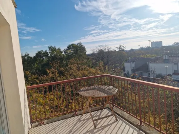 TOULOUSE APPARTEMENT T2 de 40m2, DERNIER ETAGE AVEC BALCON ET PARKING.