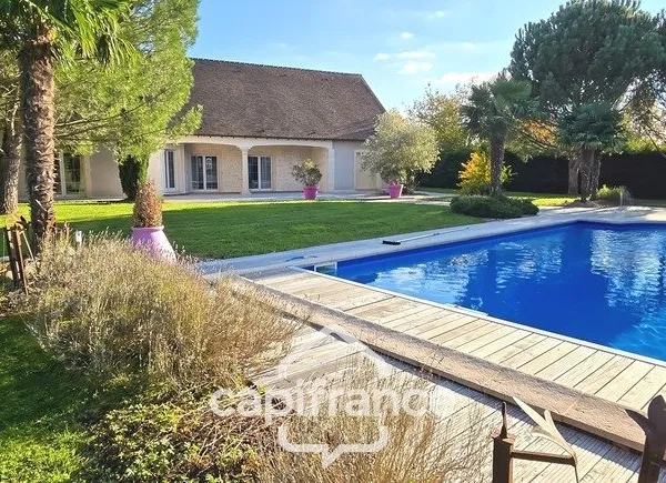 CHALON SUR SAONE, Villa 370 m², 11 pièces, piscine, dépendances sur 3325 m² de terrain