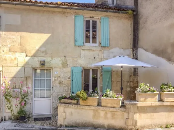Charmante maison de village avec piscine et dépendance