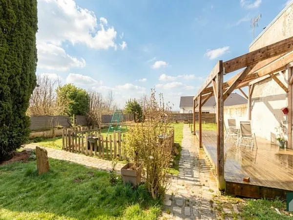 SPACIEUSE MAISON FAMILIALE AVEC TERRASSE ET JARDIN - CLÉVILLI