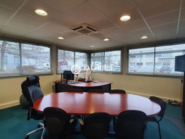 Local professionnel 200 m²