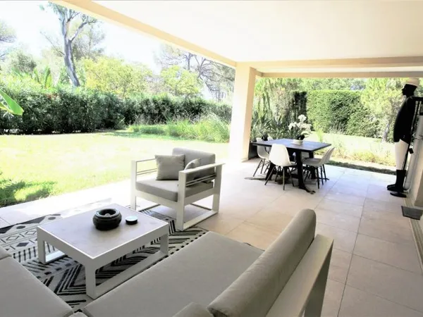 BEL APPARTEMENT 4 PIECES 200 M PORT SANTA LUCIA ST RAPHAEL