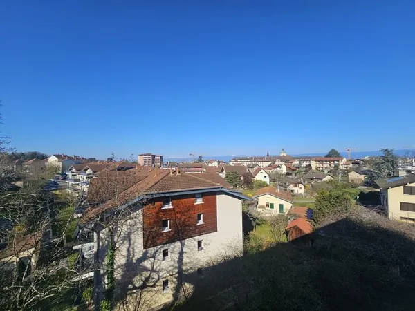 À Thonon-Les-Bains, studio dernier étage à acheter