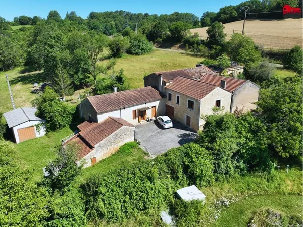 Corp de ferme en pierre
