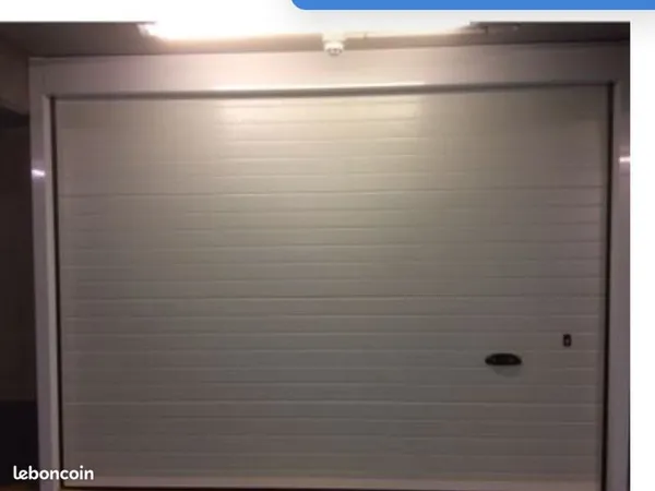 A louer grand box de 17m2 saint cloud