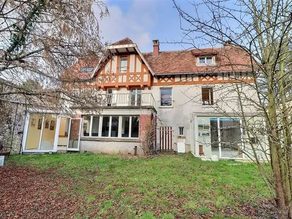 Maison 8 pièces 230 m²