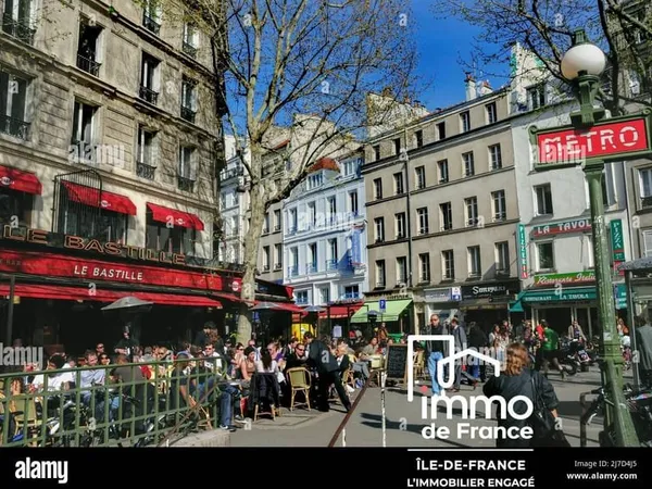 PARIS BASTILLE VILLAGE PETITE PIECE MANSARDEE SOUS LES TOITS