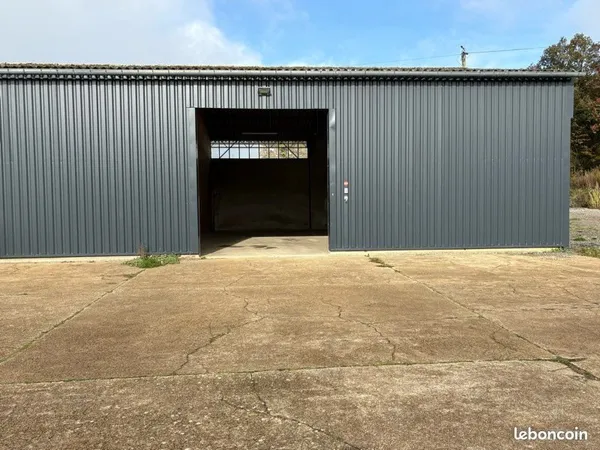 Local d’activité et entrepôt Location Favières 1p 130m² 630€