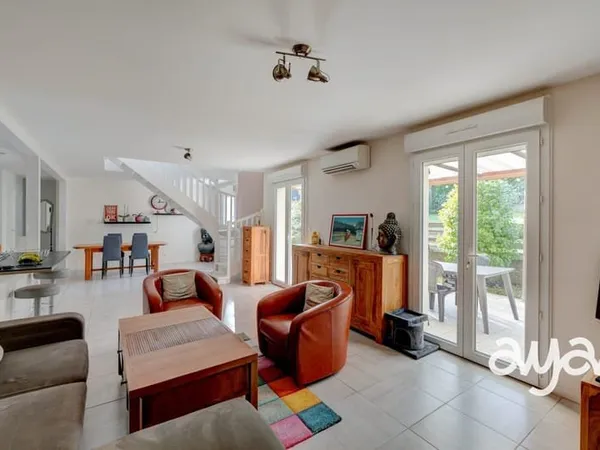 MAISON FAMILIALE RÉNOVÉE - PROXIMITÉ IMMÉDIATE DU BOURG