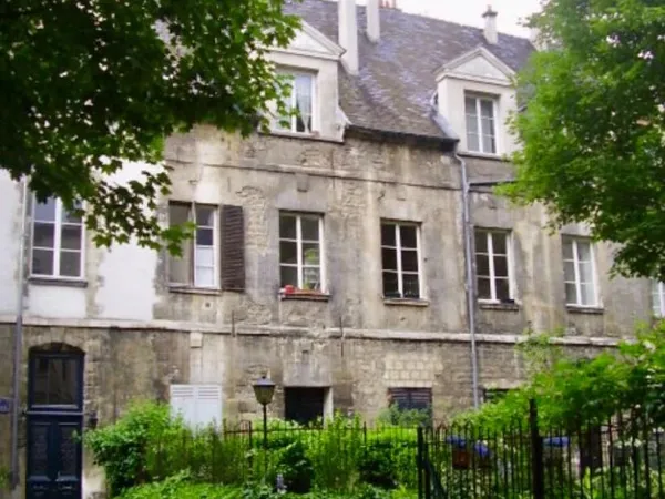 À louer F2 meublé de 65 m² au sein d'un lieu d'exception à SAINT-DENIS