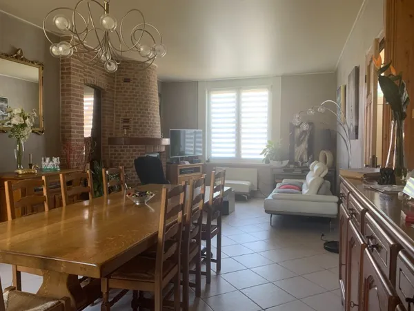 EN EXCLUSIVITE : Maison semi-mitoyenne avec piscine - Chéreng