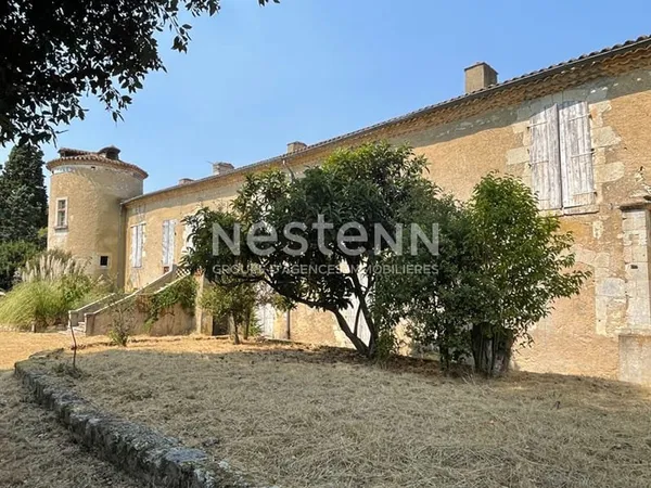 Château à restaurer à 10 mn d'Auch, 500 m2 sur 27ha de terres