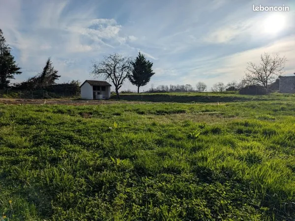 Terrain constructible 2103 m² déjà viabilisé | Proche commerces et école