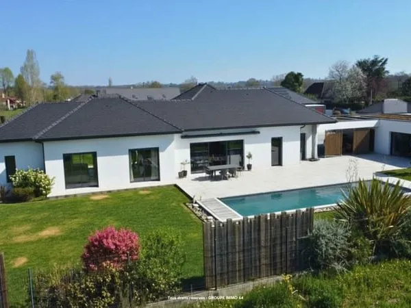 CONTEMPORAINE 10 MINS EST DE PAU - 200m²-PISCINE