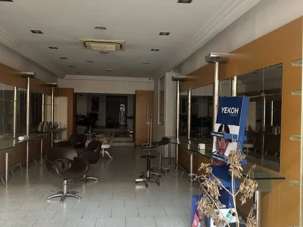Local commercial 139 m²
