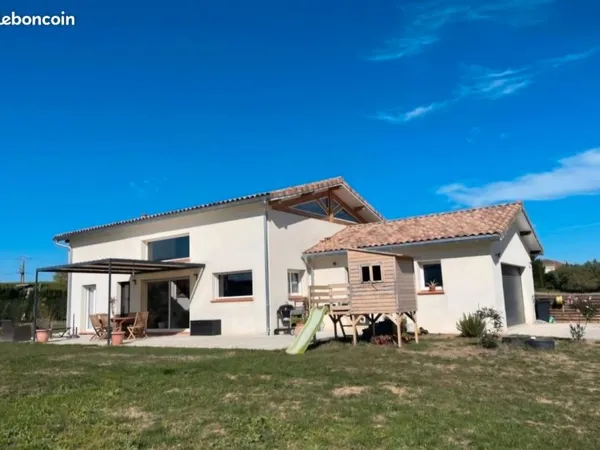 Maison T4 de 138m² - Pièce de vie 62m² - DPE A - Terrain 2032m²