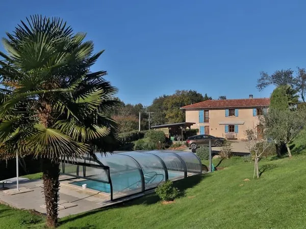 Une charmante maison de campagne dans un endroit paisible