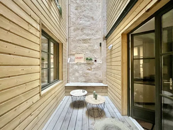 BORDEAUX HYPER CENTRE - APPARTEMENT TYPE 3 AVEC PATIO