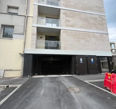 REIMS - RUE DU CHAMP DE MARS