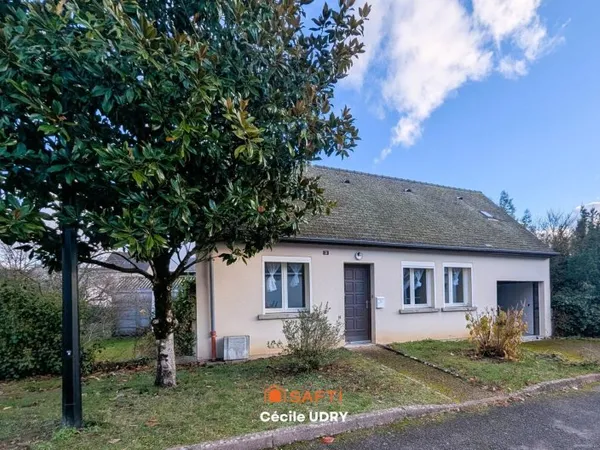Maison de plain pied dans le bourg de Parçay-Meslay