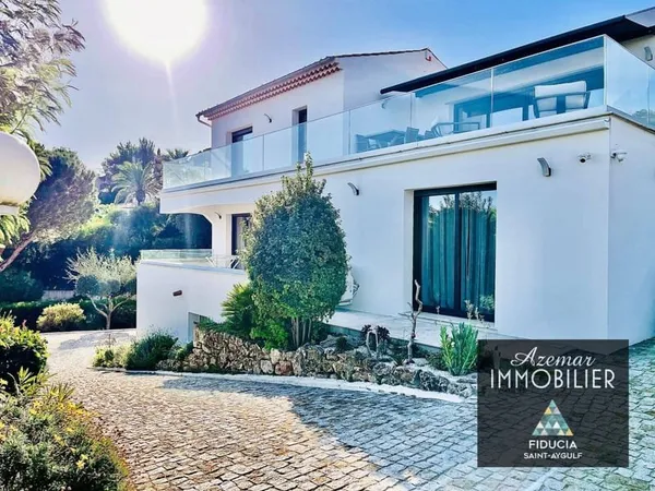 Maison 8 pièces 310 m²
