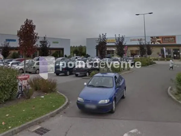 Local commercial 850 m²