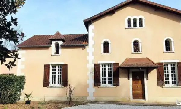 Ancienne ferme rénové + studio indépendant sur 9000m² avec étang