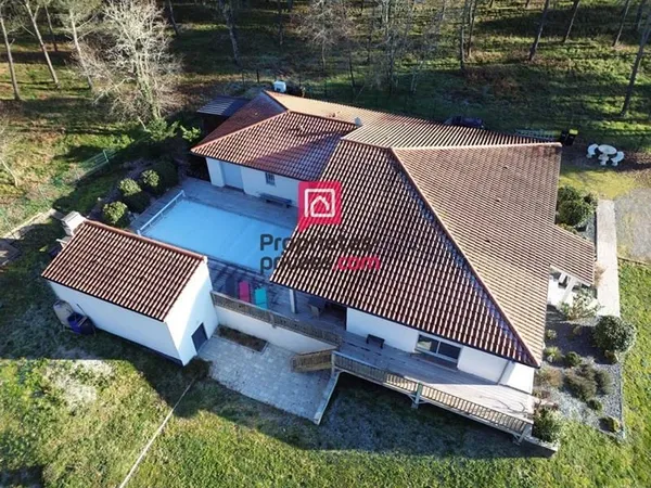 Maison de 200m² avec 4 chambres et piscine