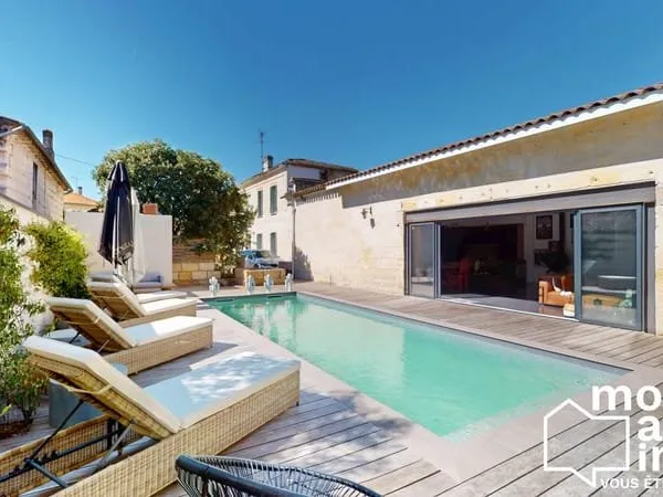Maison de charme de 215 m² avec piscine, proche de bordeaux