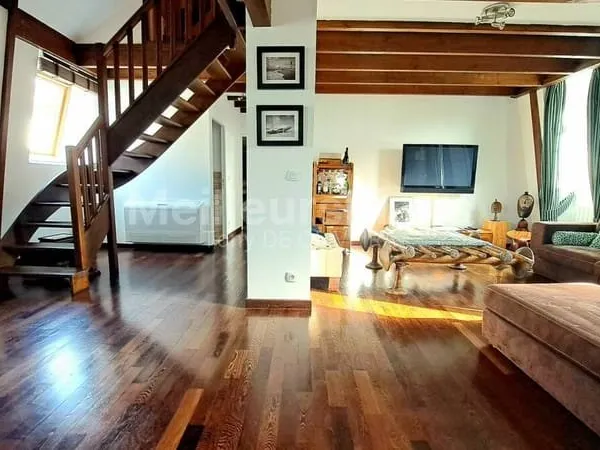 Appartement 5 pièces 158 m²