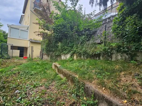 Terrain 317 m²