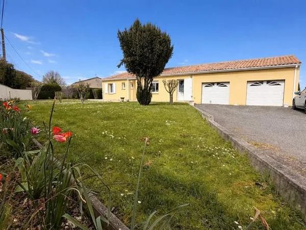 Maison de plain-pied confortable avec beaux volumes et vue sur la campagne