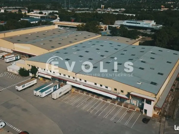 Local industriel 6 000 m²