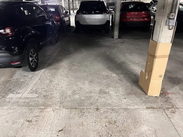 Rue de la Michaudière - Place de parking sécurisée au sous-sol