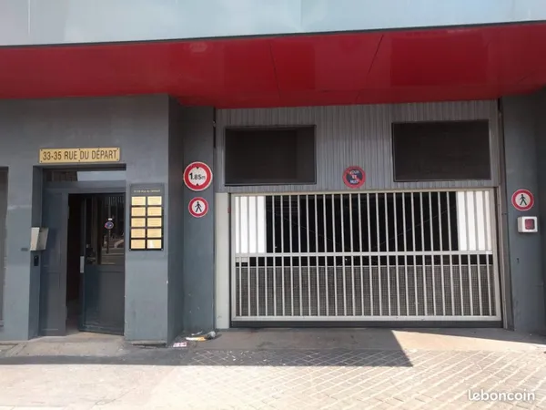 Paris 14e - Parking sécurisé Montparnasse, 5m × 2,40m, borne recharge VE possible, ascenseur