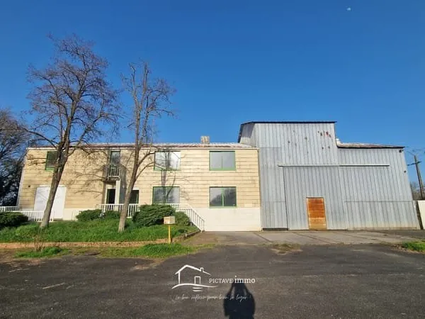 Ensemble immobilier mixte avec ateliers et maison sur 2 478