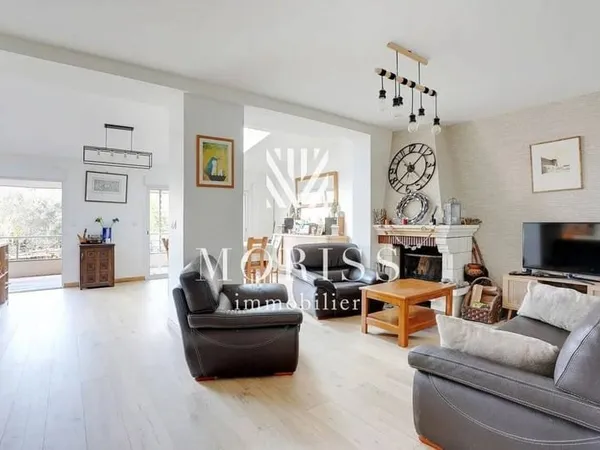 Maison 8 pièces 190 m²