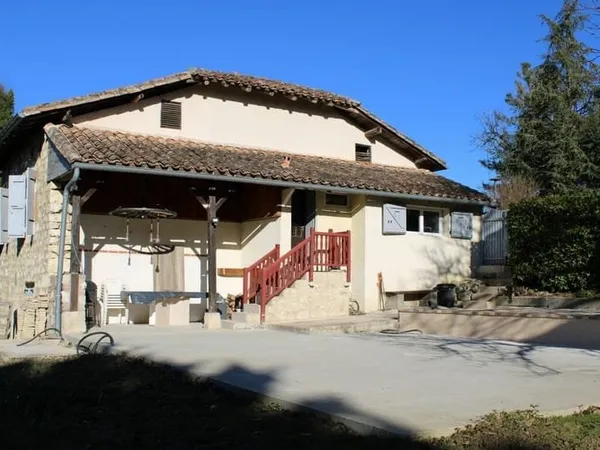 Maison de village rénovée à 5 mns de BEAUMONT DE LOMAGNE