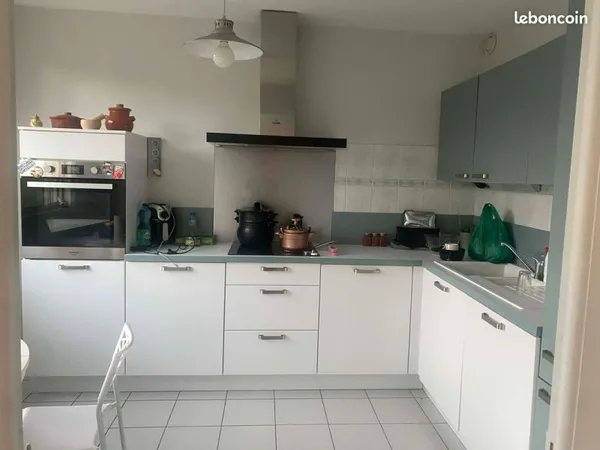 T2 meublé 50 m² - Chauffage + eau chaude inclus - Parking sécurisé - Ascenseur - Très bon état